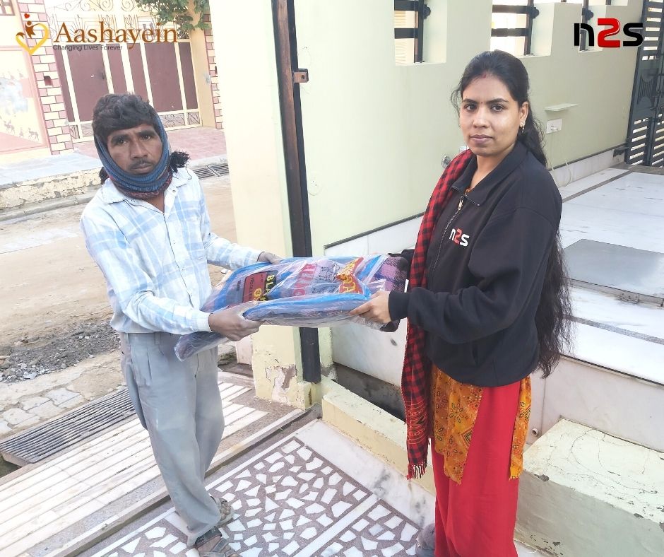 Blanket Donation Aashayein Foundation